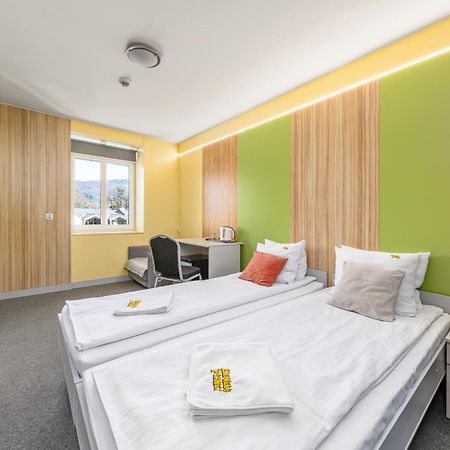 ウストロン Elemels Planet Bed & Breakfast エクステリア 写真