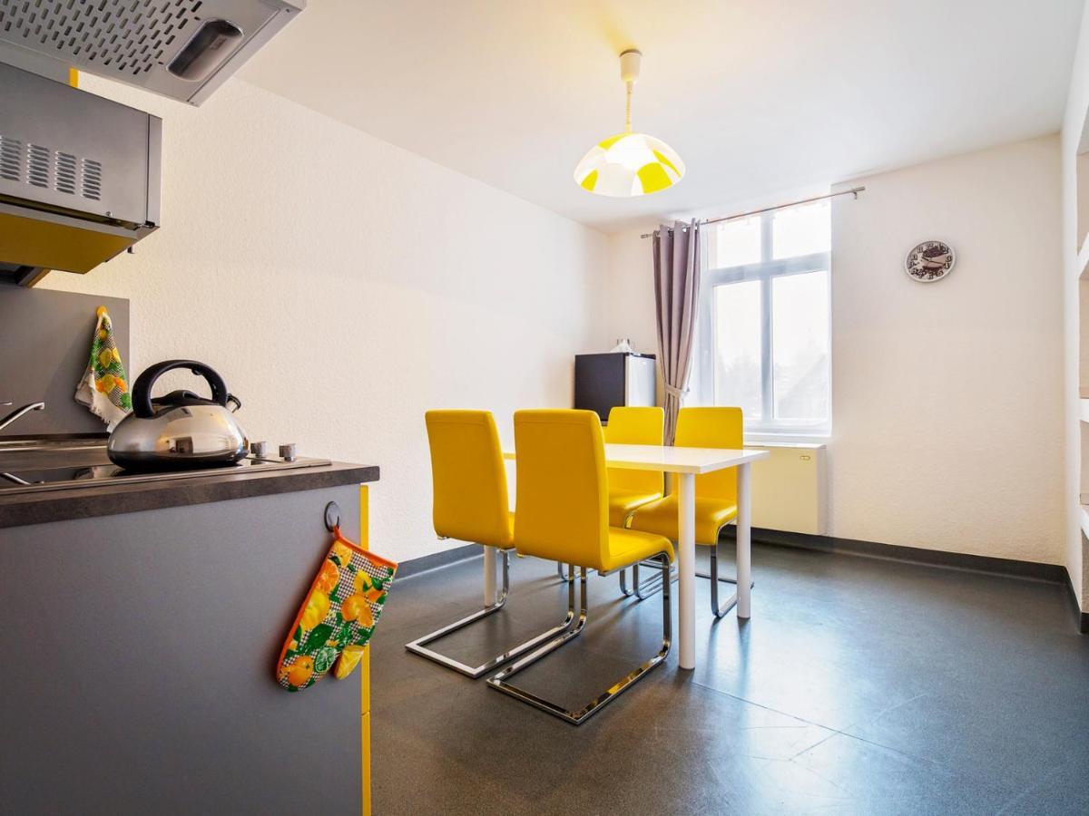ウストロン Elemels Planet Bed & Breakfast エクステリア 写真