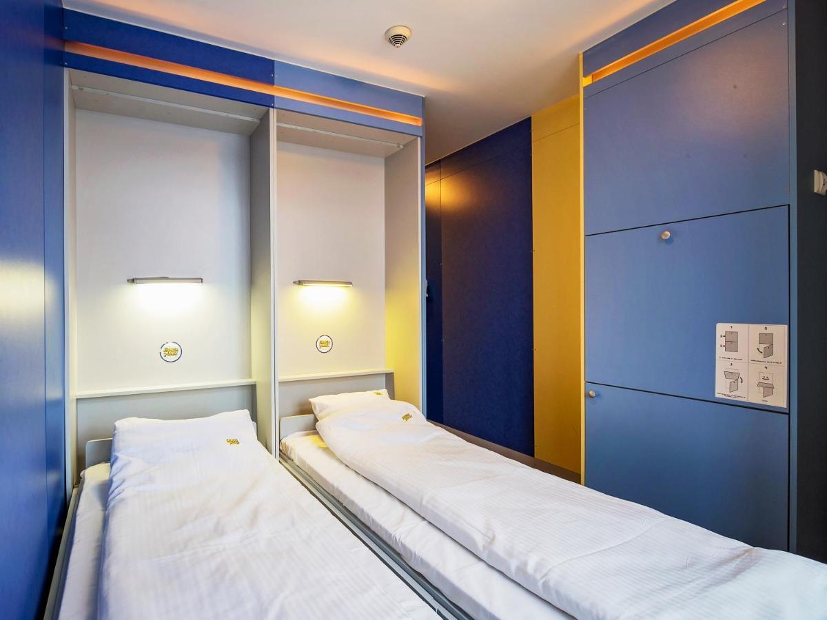 ウストロン Elemels Planet Bed & Breakfast エクステリア 写真