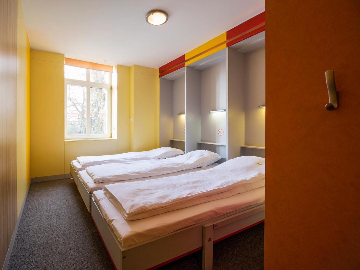 ウストロン Elemels Planet Bed & Breakfast エクステリア 写真