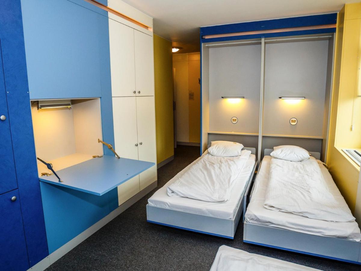 ウストロン Elemels Planet Bed & Breakfast エクステリア 写真