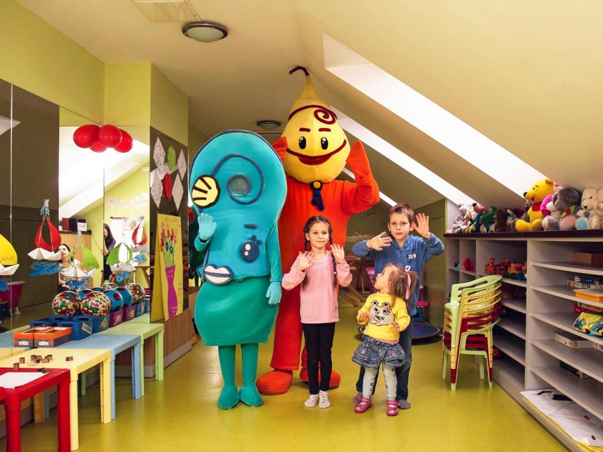 ウストロン Elemels Planet Bed & Breakfast エクステリア 写真