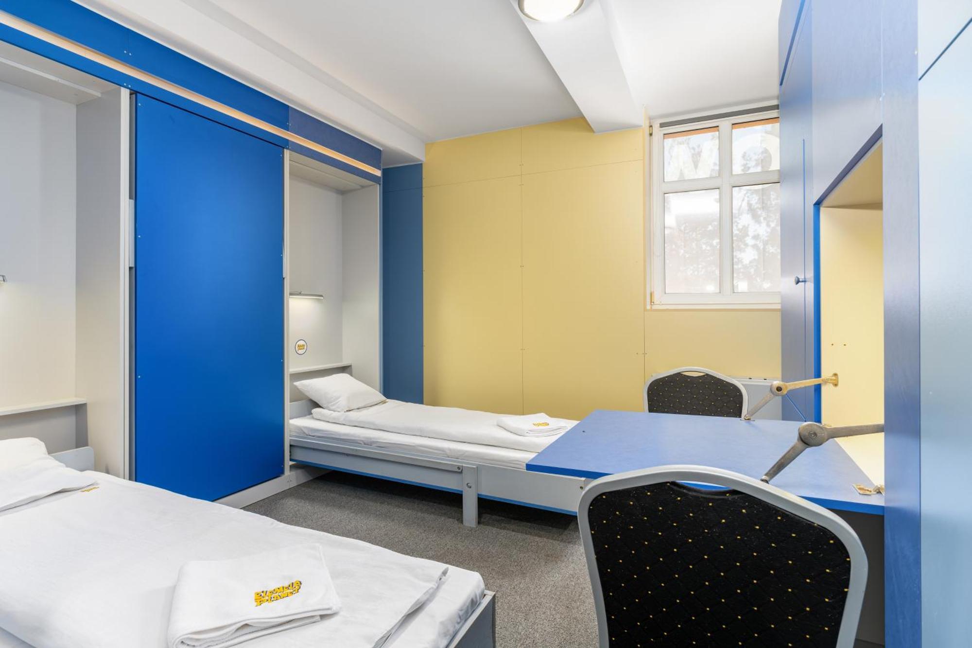 ウストロン Elemels Planet Bed & Breakfast エクステリア 写真