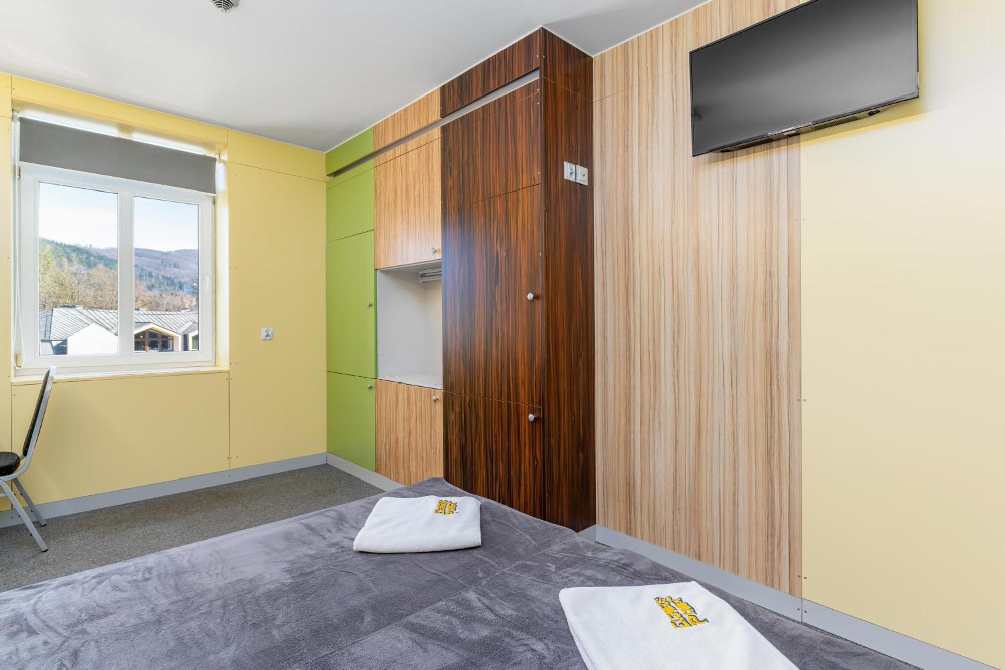 ウストロン Elemels Planet Bed & Breakfast エクステリア 写真