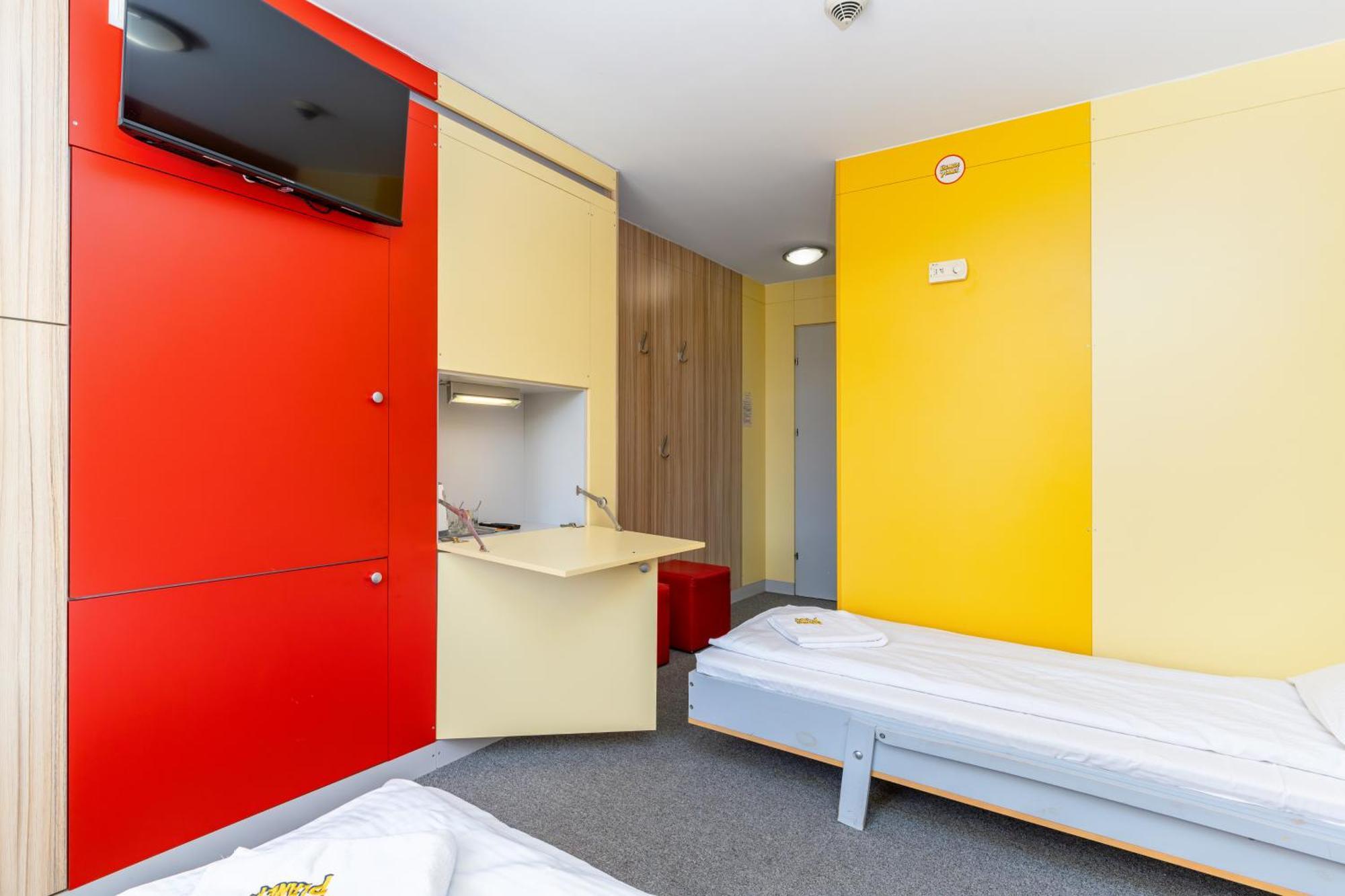 ウストロン Elemels Planet Bed & Breakfast エクステリア 写真