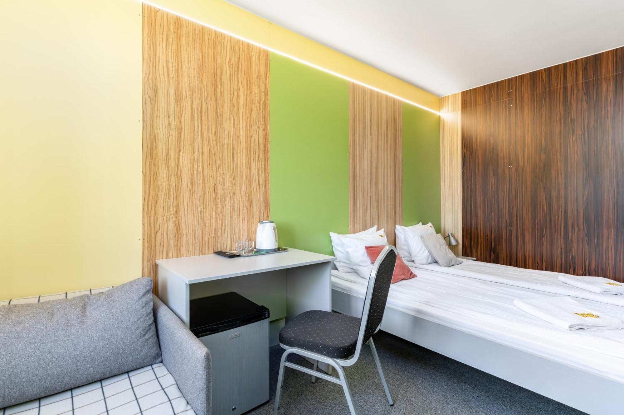 ウストロン Elemels Planet Bed & Breakfast エクステリア 写真