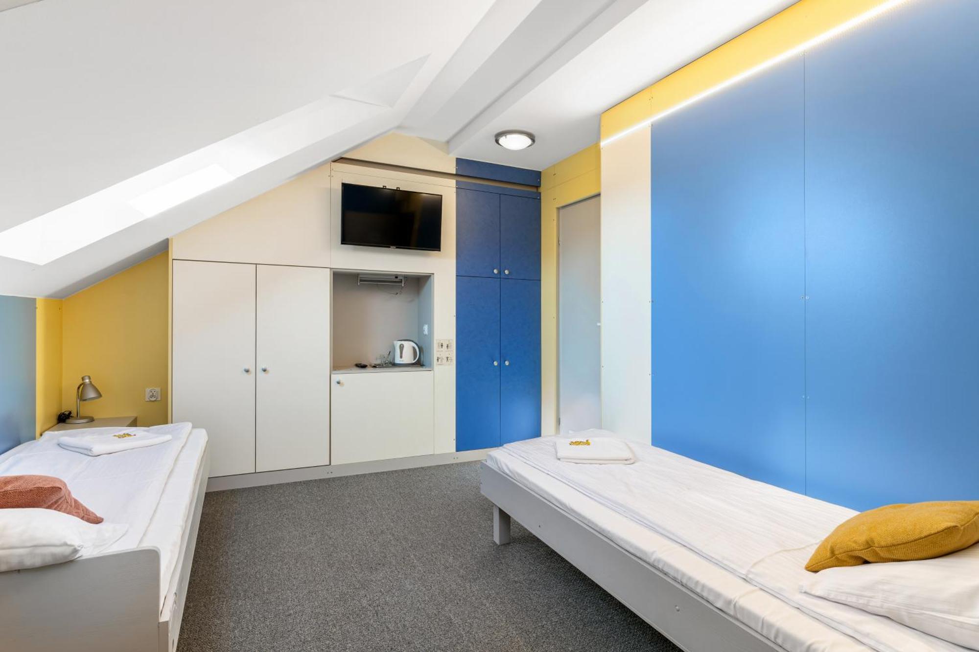 ウストロン Elemels Planet Bed & Breakfast エクステリア 写真