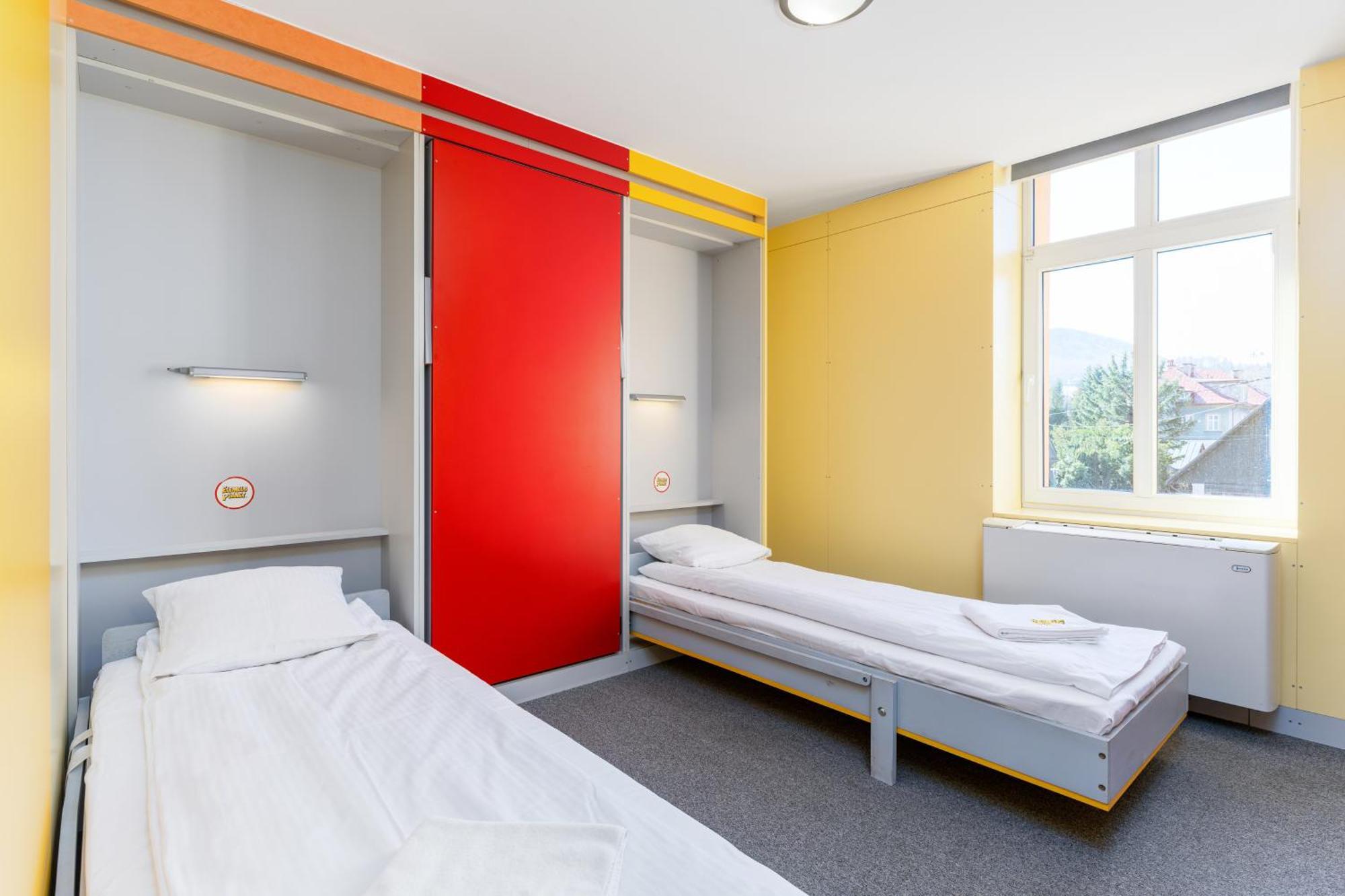 ウストロン Elemels Planet Bed & Breakfast エクステリア 写真
