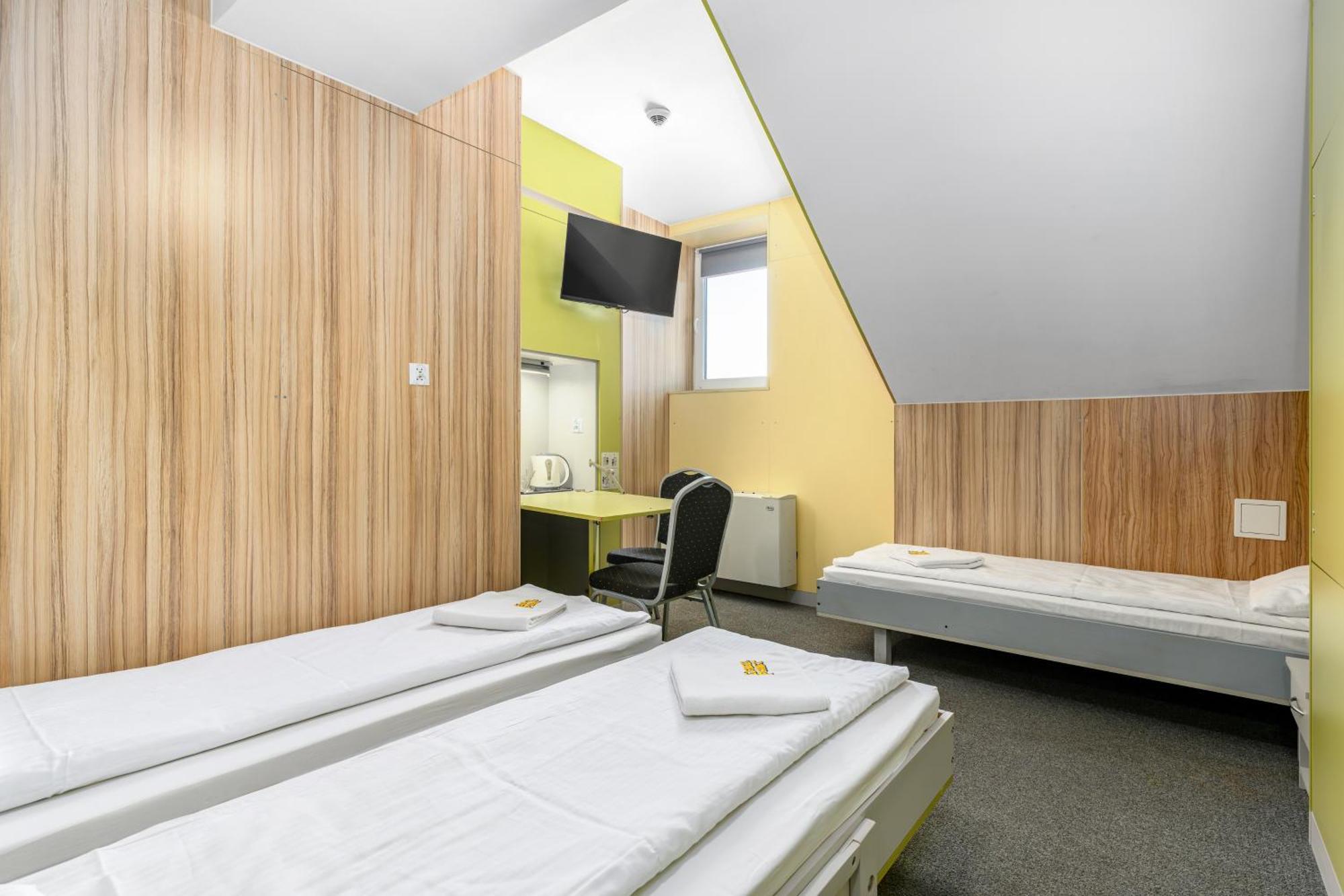 ウストロン Elemels Planet Bed & Breakfast エクステリア 写真