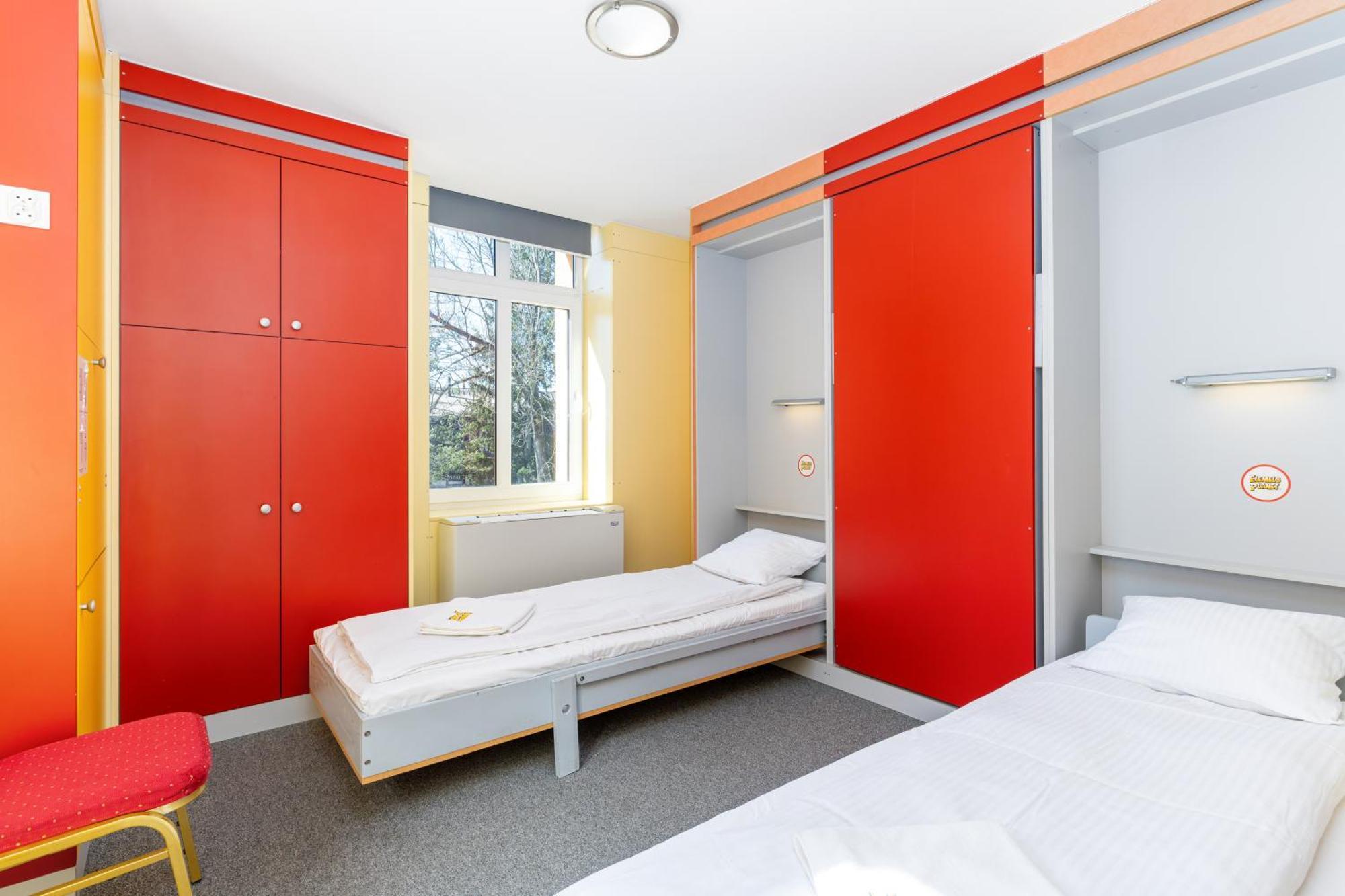 ウストロン Elemels Planet Bed & Breakfast エクステリア 写真