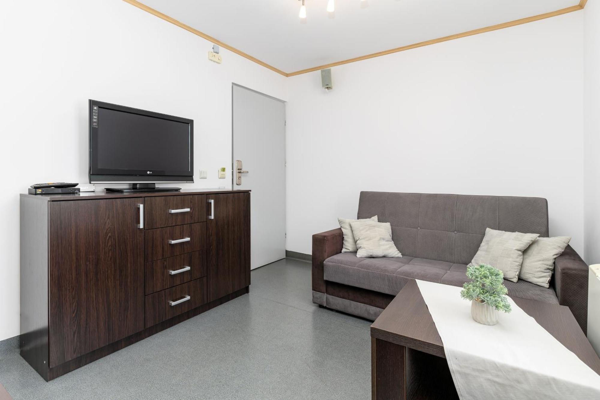 ウストロン Elemels Planet Bed & Breakfast エクステリア 写真