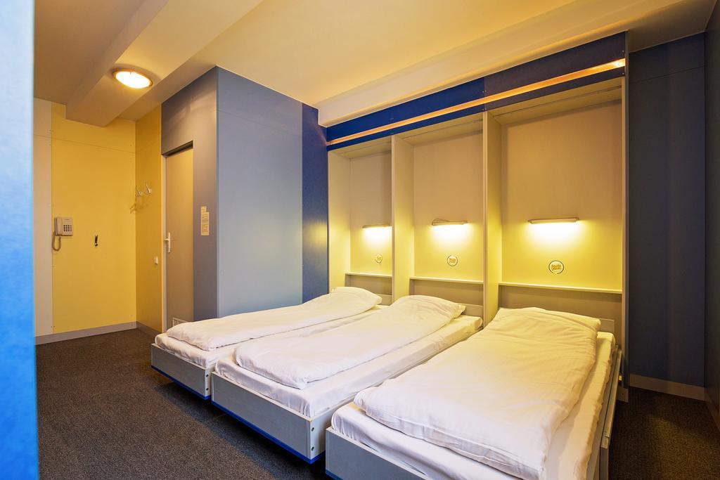 ウストロン Elemels Planet Bed & Breakfast エクステリア 写真