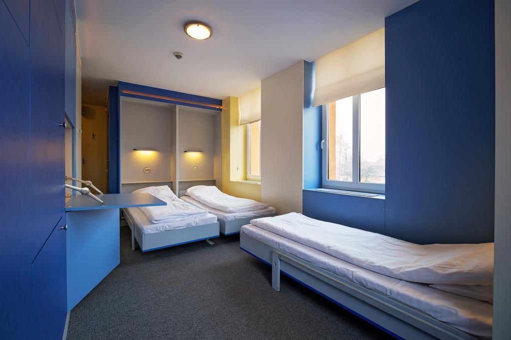 ウストロン Elemels Planet Bed & Breakfast エクステリア 写真